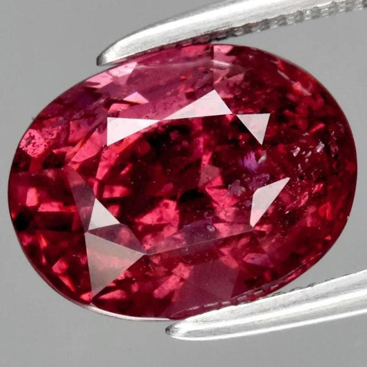 3.94ct Pink Rhodolite Garnet - Oval Faceted Garnet from Madagascar - Oval Cut Gem - Unheated Rhodolite - Natural Rhodolite - Loose Gemstone