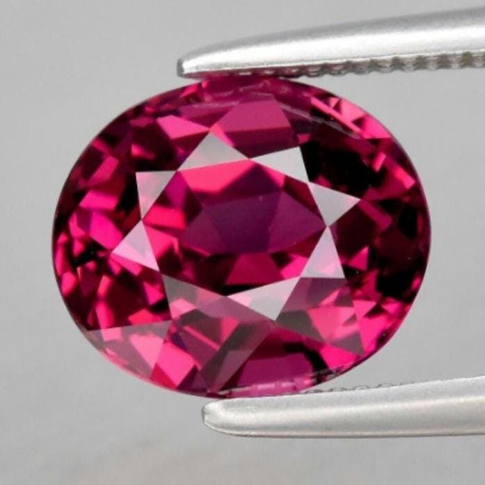 2.40ct VS Pink Rhodolite Garnet - Oval Faceted Garnet from Madagascar - Oval Cut - Unheated Rhodolite - Natural Rhodolite - Loose Gemstone