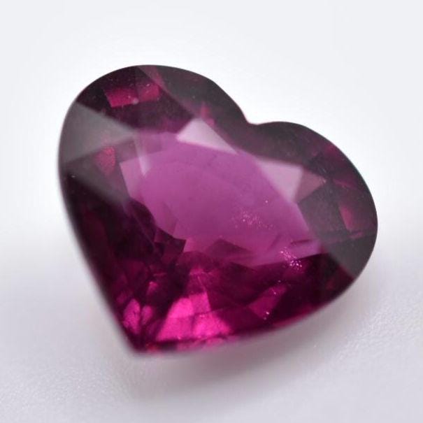 2.77ct Pink Rhodolite Garnet - Heart Faceted Garnet from Mozambique - Heart Cut - Unheated Rhodolite - Natural Rhodolite - Loose Gemstone