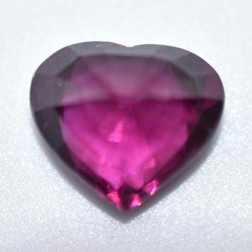 2.77ct Pink Rhodolite Garnet - Heart Faceted Garnet from Mozambique - Heart Cut - Unheated Rhodolite - Natural Rhodolite - Loose Gemstone