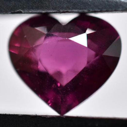 2.77ct Pink Rhodolite Garnet - Heart Faceted Garnet from Mozambique - Heart Cut - Unheated Rhodolite - Natural Rhodolite - Loose Gemstone