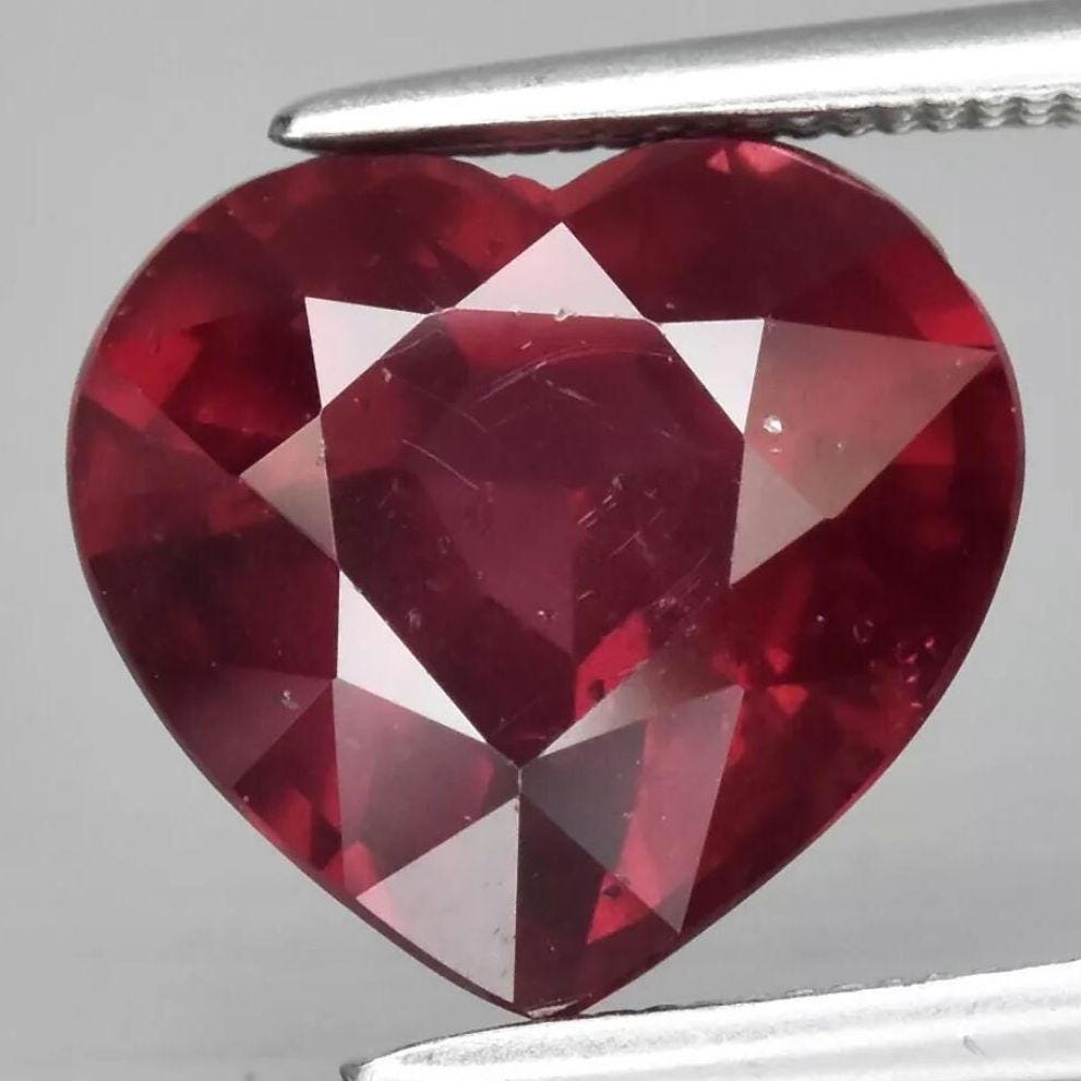 4.75ct Red Rhodolite Garnet - Heart Faceted Garnet from Mozambique - Heart Cut - Unheated Rhodolite - Natural Rhodolite - Loose Gemstone