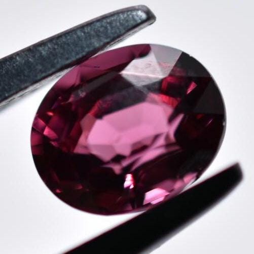 2.02ct VS Pink Rhodolite Garnet - Oval Faceted Garnet from Mozambique - Oval Cut - Unheated Rhodolite - Natural Rhodolite - Loose Gem