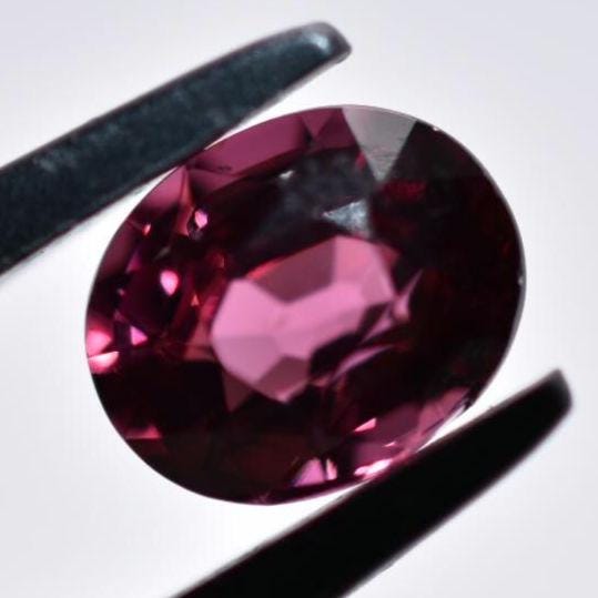 2.02ct VS Pink Rhodolite Garnet - Oval Faceted Garnet from Mozambique - Oval Cut - Unheated Rhodolite - Natural Rhodolite - Loose Gem