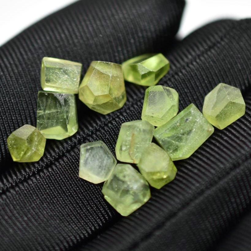 22ct Lot of Faceted Peridot - Polished Green Peridot from Pakistan - Faceted Peridot Crystals - Peridot Gemstones -Loose Gems