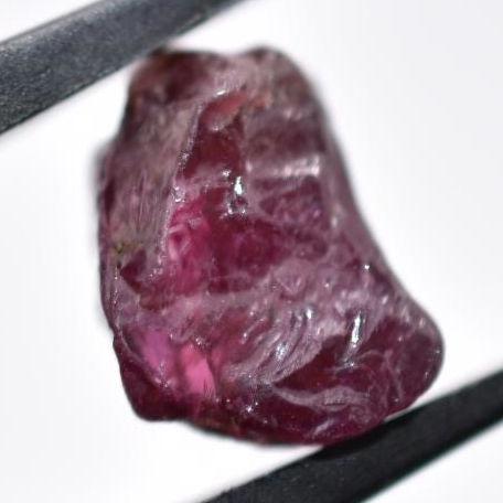 9.18ct Rough Rhodolite Gemstone - Unheated Pink Rhodolite Garnet - Loose Rhodolite Gem - Facet Grade Rough Gems - Rhodolite from Mozambique