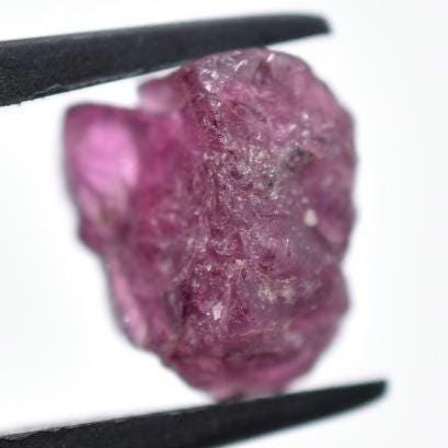 6.47ct Rough Rhodolite Gemstone - Unheated Pink Rhodolite Garnet - Loose Rhodolite Gem - Facet Grade Rough Gems - Rhodolite from Mozambique