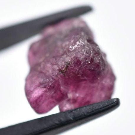 6.47ct Rough Rhodolite Gemstone - Unheated Pink Rhodolite Garnet - Loose Rhodolite Gem - Facet Grade Rough Gems - Rhodolite from Mozambique