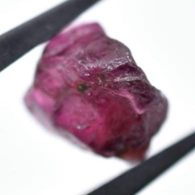 9.18ct Rough Rhodolite Gemstone - Unheated Pink Rhodolite Garnet - Loose Rhodolite Gem - Facet Grade Rough Gems - Rhodolite from Mozambique