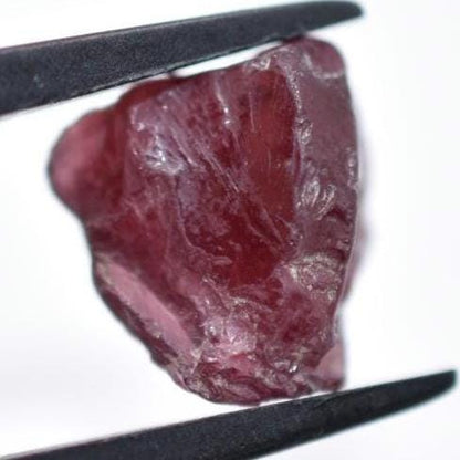 9.47ct Rough Rhodolite Gemstone - Unheated Pink Rhodolite Garnet - Loose Rhodolite Gem - Facet Grade Rough Gems - Rhodolite from Mozambique