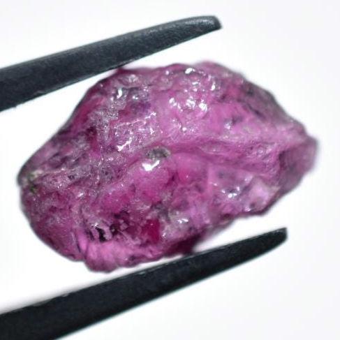 9.17ct Rough Rhodolite Gemstone - Unheated Pink Rhodolite Garnet - Loose Rhodolite Gem - Facet Grade Rough Gems - Rhodolite from Mozambique