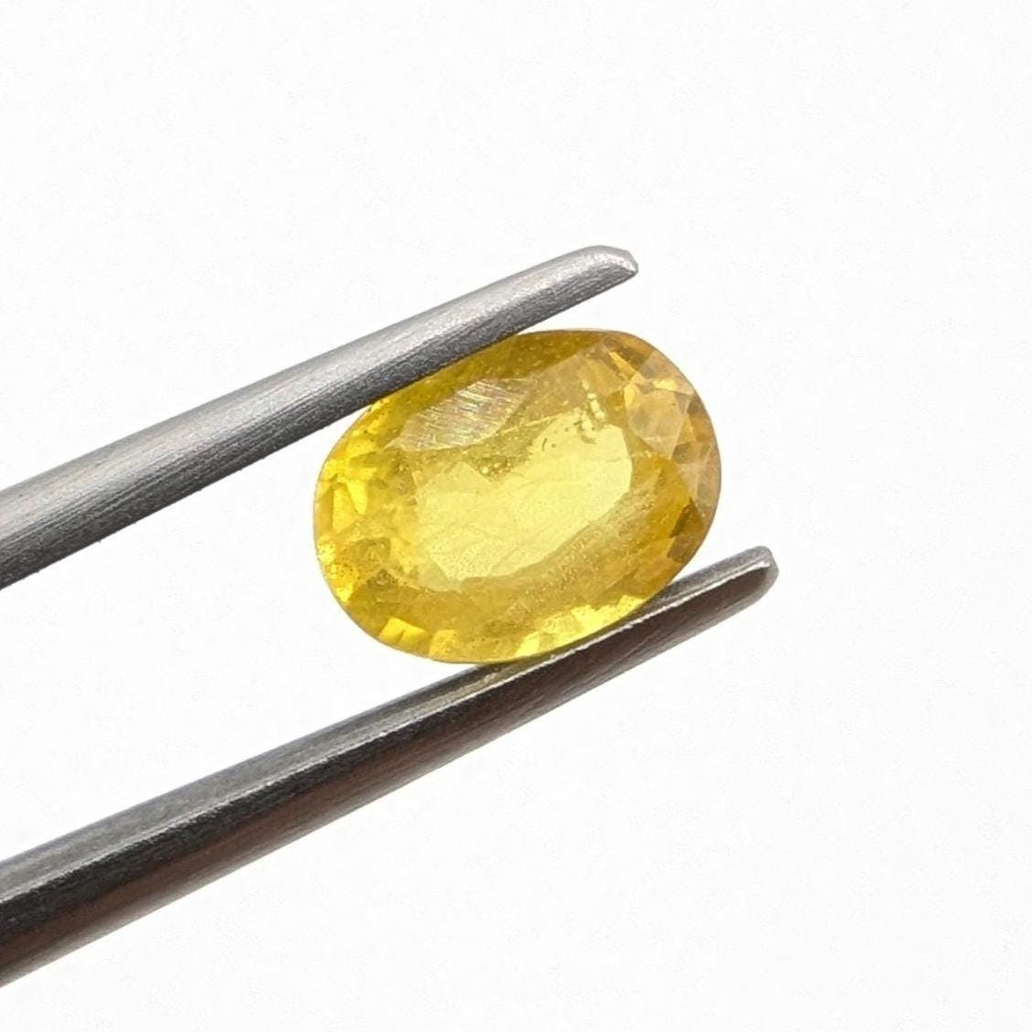 1.32ct Yellow Sapphire - Beryllium Heat Treated Sapphire - Loose Sapphire Gemstone from Thailand - Beryllium Sapphires - Oval Faceted Gem