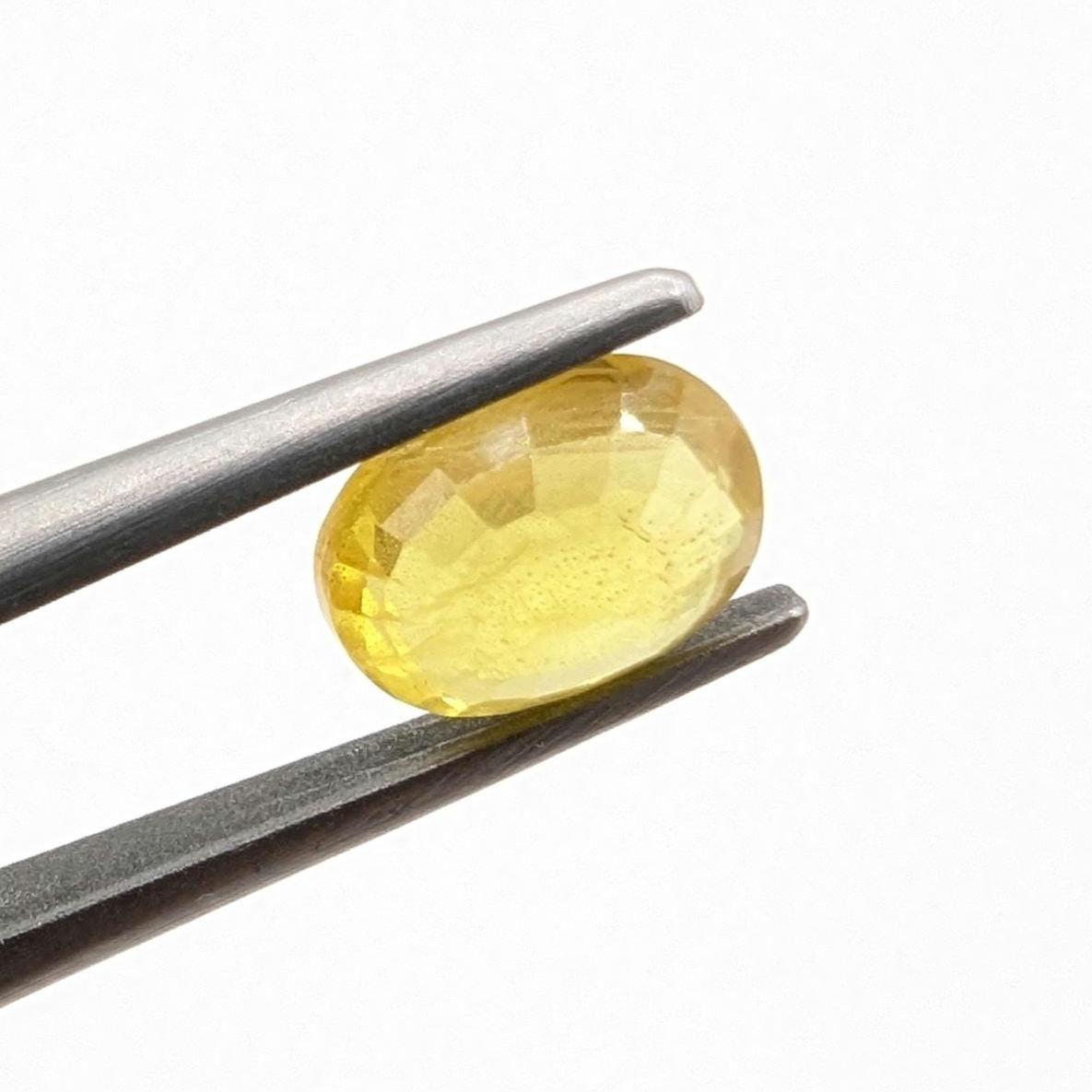 1.32ct Yellow Sapphire - Beryllium Heat Treated Sapphire - Loose Sapphire Gemstone from Thailand - Beryllium Sapphires - Oval Faceted Gem