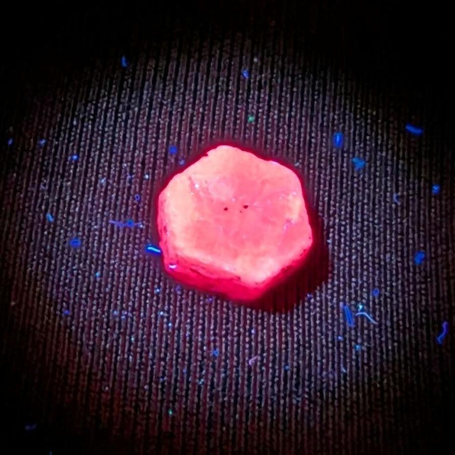 1.16 g Rough Purple Ruby – Natural Unheated Ruby Corundum - Raw Ruby Gemstone - Ruby Crystal Specimen - UV Reactive - Tanzania