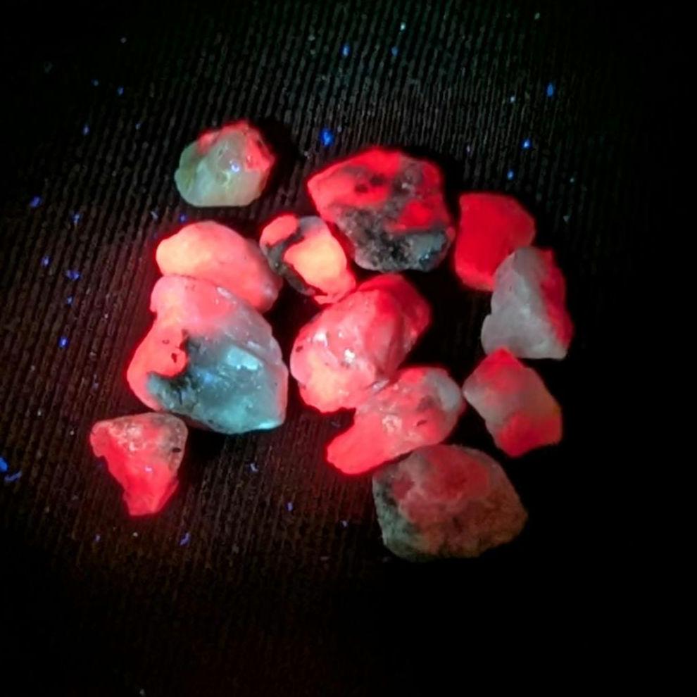 5.26 g Ruby Crystals in Matrix – Natural Unheated Ruby Corundum - Raw Ruby Gemstone - Ruby Crystal Specimen - UV Reactive - Afghanistan