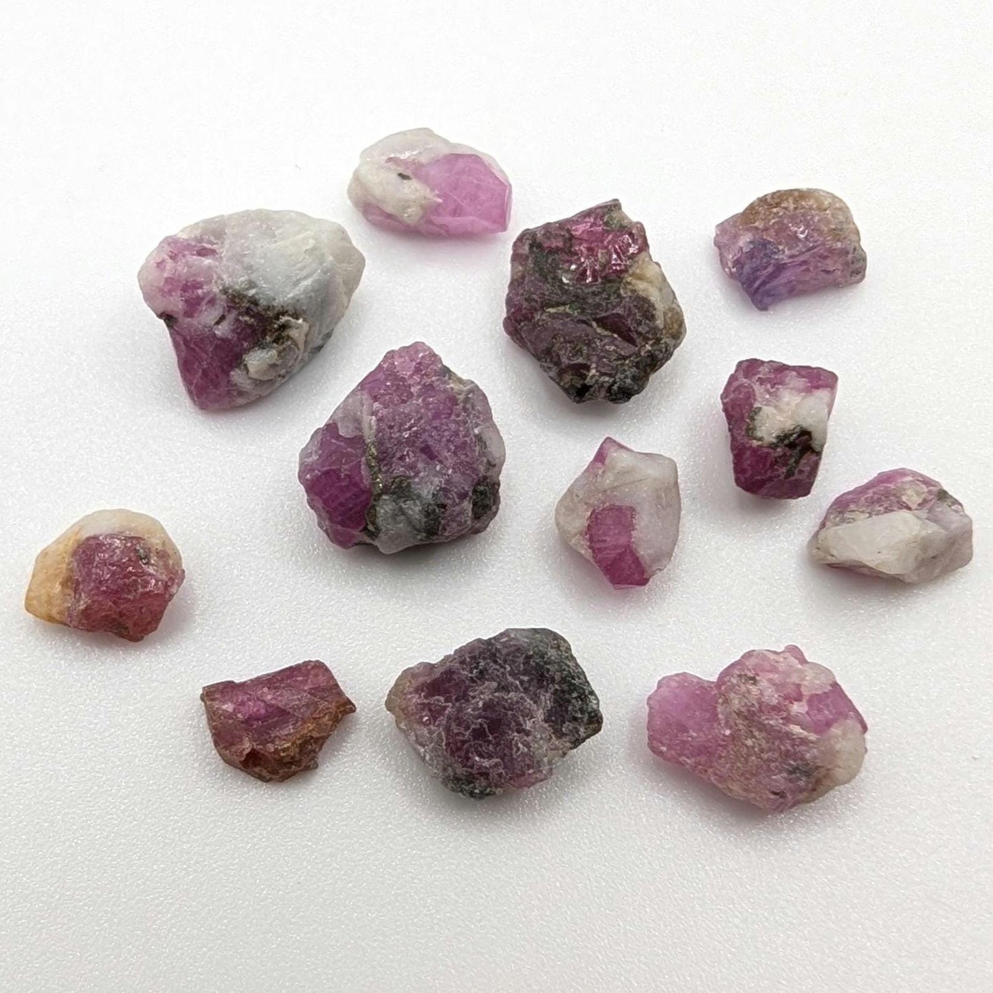 5.26 g Ruby Crystals in Matrix – Natural Unheated Ruby Corundum - Raw Ruby Gemstone - Ruby Crystal Specimen - UV Reactive - Afghanistan