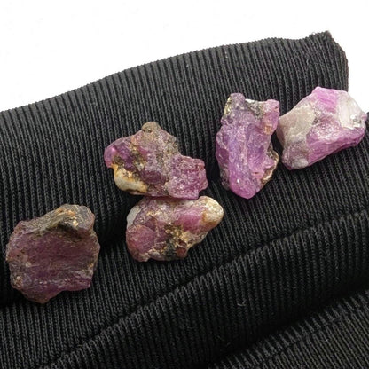 3.52 g Ruby Crystals in Matrix – Natural Unheated Ruby Corundum - Raw Ruby Gemstone - Ruby Crystal Specimen - UV Reactive - Afghanistan
