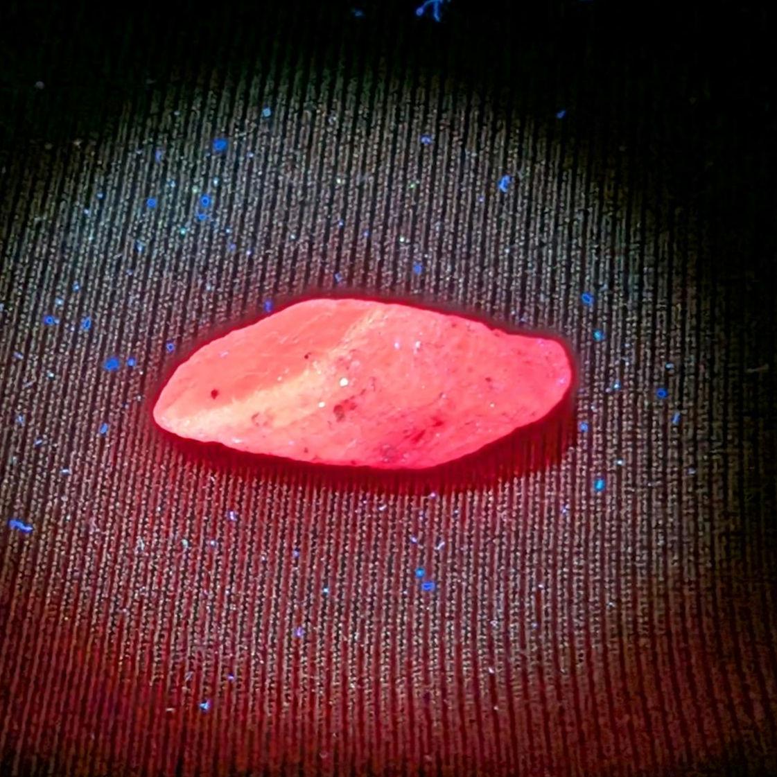 1.98 g Rough Purple Ruby – Natural Unheated Ruby Corundum - Raw Ruby Gemstone - Ruby Crystal Specimen - UV Reactive - Tanzania