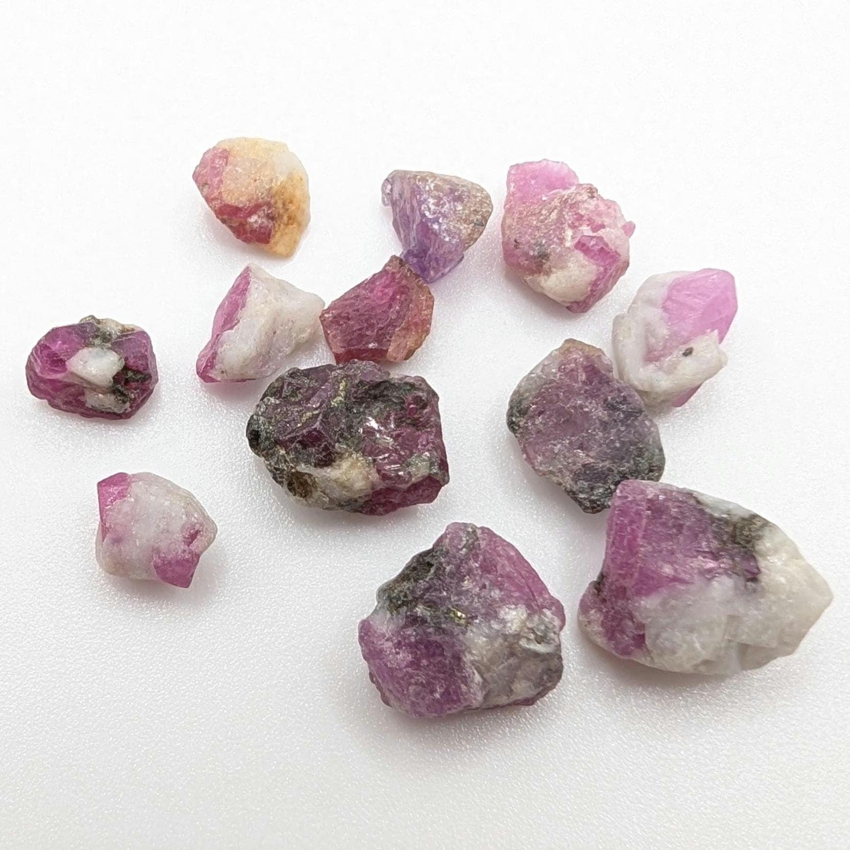 5.26 g Ruby Crystals in Matrix – Natural Unheated Ruby Corundum - Raw Ruby Gemstone - Ruby Crystal Specimen - UV Reactive - Afghanistan