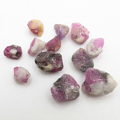 5.26 g Ruby Crystals in Matrix – Natural Unheated Ruby Corundum - Raw Ruby Gemstone - Ruby Crystal Specimen - UV Reactive - Afghanistan