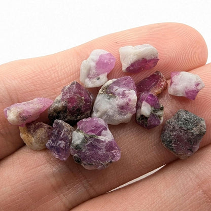 5.26 g Ruby Crystals in Matrix – Natural Unheated Ruby Corundum - Raw Ruby Gemstone - Ruby Crystal Specimen - UV Reactive - Afghanistan