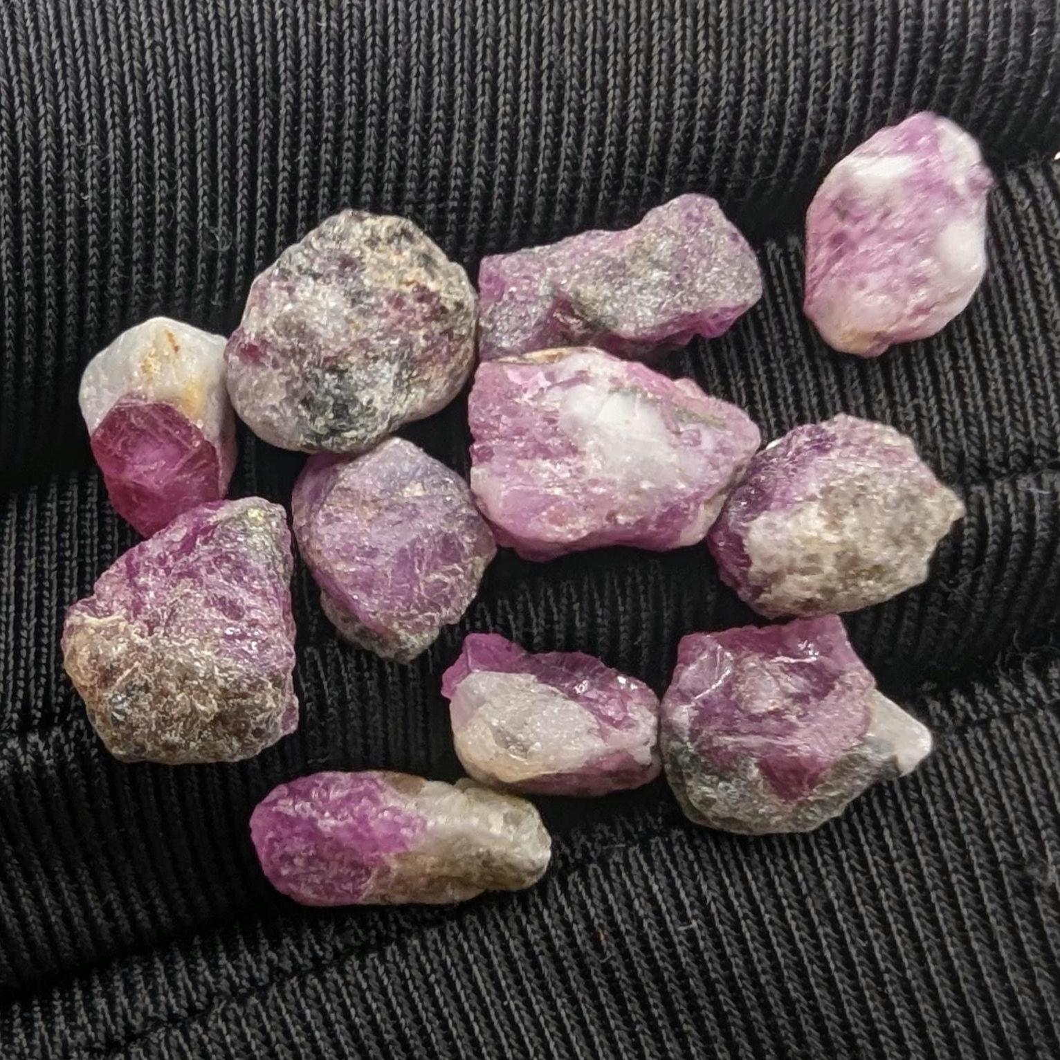 5.36 g Ruby Crystals in Matrix – Natural Unheated Ruby Corundum - Raw Ruby Gemstone - Ruby Crystal Specimen - UV Reactive - Afghanistan