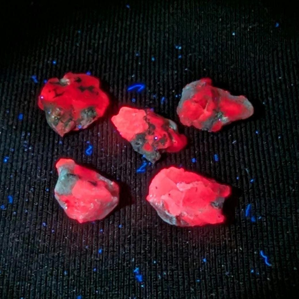 3.52 g Ruby Crystals in Matrix – Natural Unheated Ruby Corundum - Raw Ruby Gemstone - Ruby Crystal Specimen - UV Reactive - Afghanistan