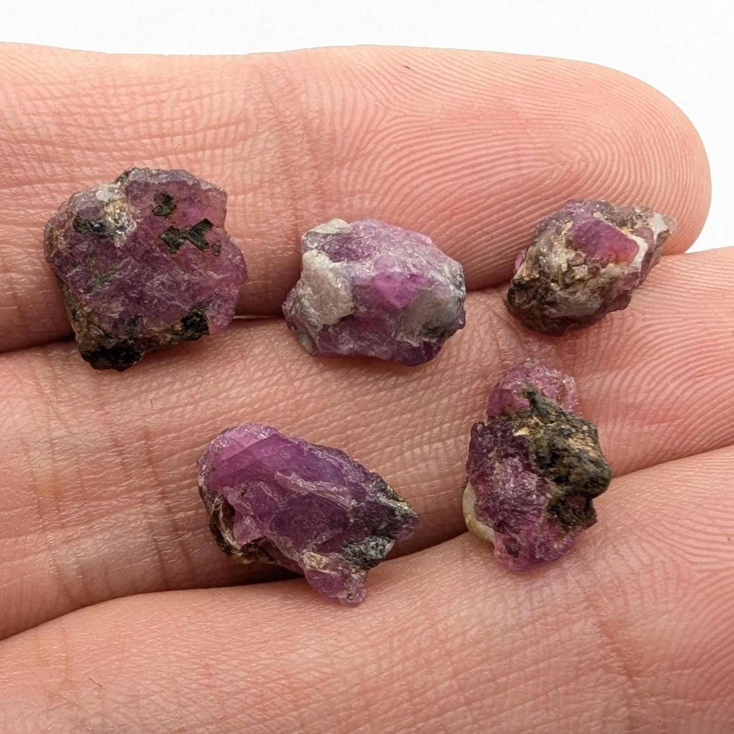 3.52 g Ruby Crystals in Matrix – Natural Unheated Ruby Corundum - Raw Ruby Gemstone - Ruby Crystal Specimen - UV Reactive - Afghanistan