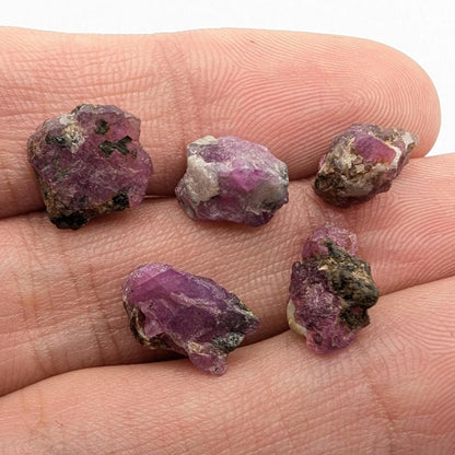 3.52 g Ruby Crystals in Matrix – Natural Unheated Ruby Corundum - Raw Ruby Gemstone - Ruby Crystal Specimen - UV Reactive - Afghanistan