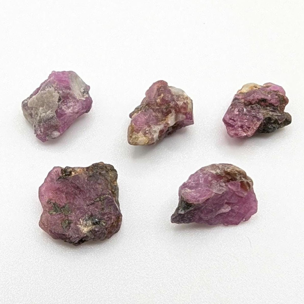 3.52 g Ruby Crystals in Matrix – Natural Unheated Ruby Corundum - Raw Ruby Gemstone - Ruby Crystal Specimen - UV Reactive - Afghanistan