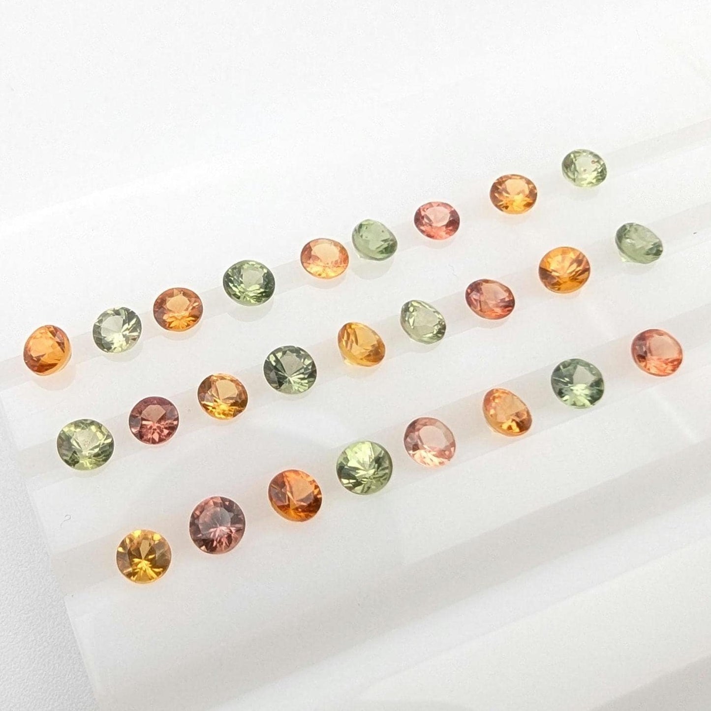 4.36 ct (26 pieces) Round Orange and Green Sapphires - Brilliant Cut Sapphires - 3mm Calibrated Sapphires - Loose Faceted Gemstones