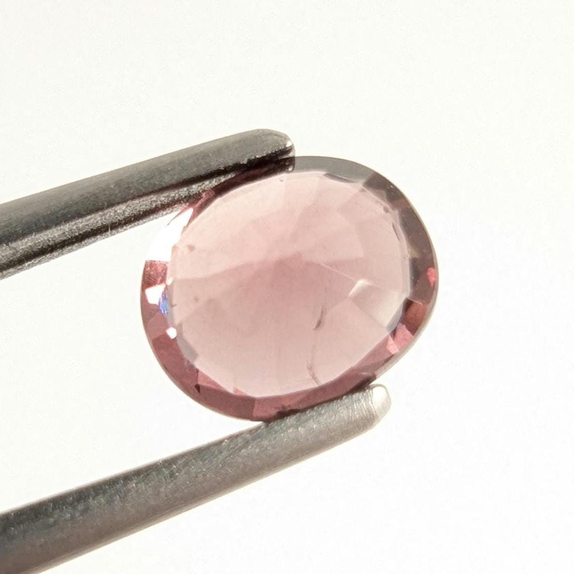 1.06ct Color Shift Garnet - Pink to Brown Color Shift Garnet from Sri Lanka - Untreated Oval Faceted Garnet Gemstone