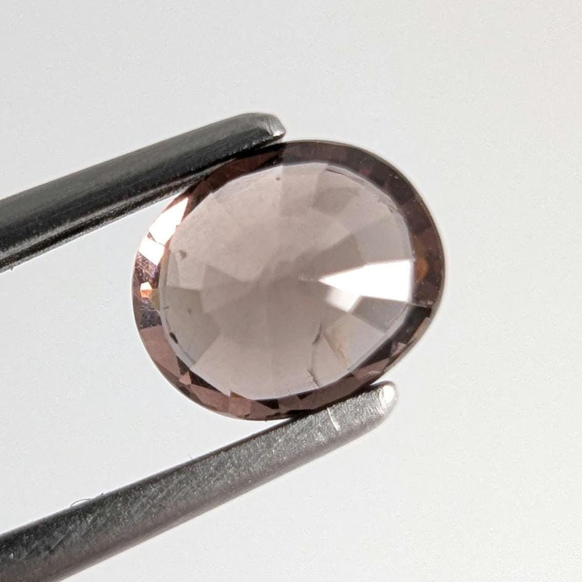 1.06ct Color Shift Garnet - Pink to Brown Color Shift Garnet from Sri Lanka - Untreated Oval Faceted Garnet Gemstone