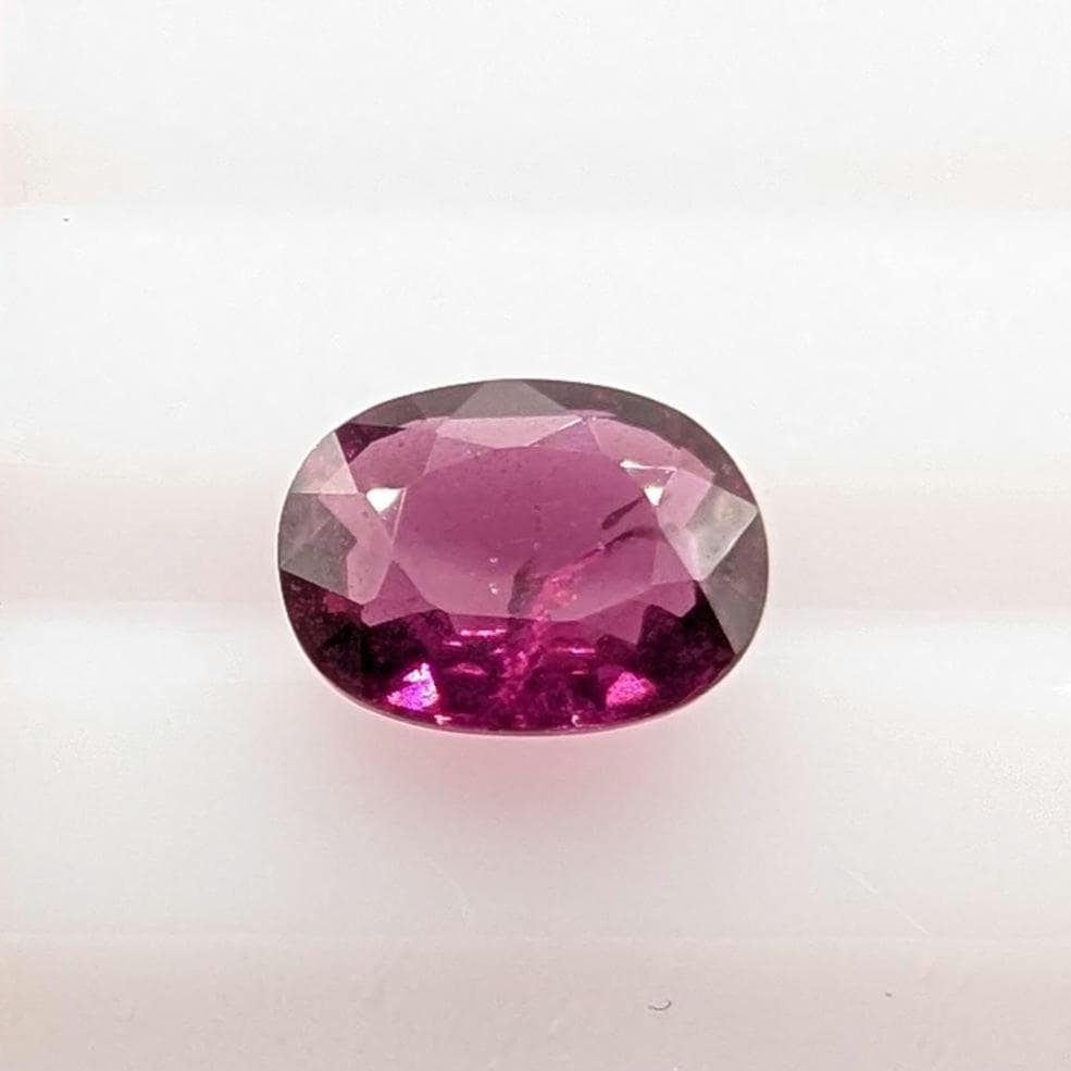 1.45ct Oval Rhodolite Garnet, Mozambique (Unheated)