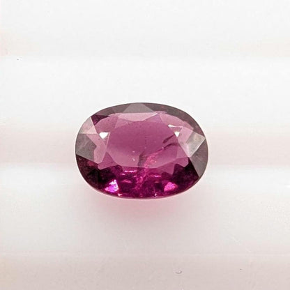 1.45ct Oval Rhodolite Garnet, Mozambique (Unheated)