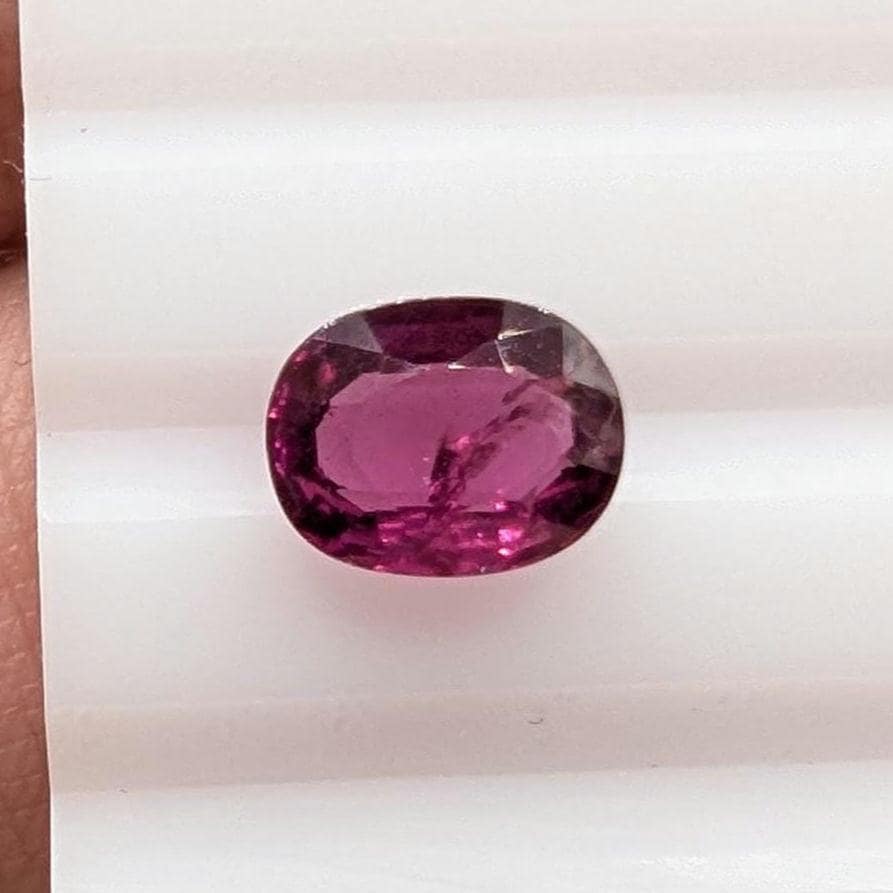 1.45ct Oval Rhodolite Garnet, Mozambique (Unheated)