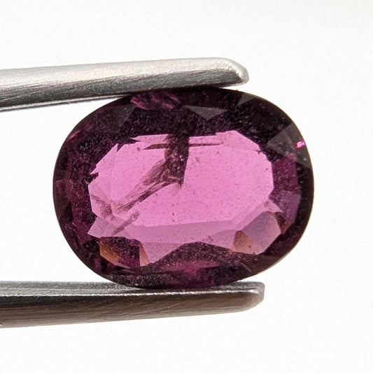 1.45ct Oval Rhodolite Garnet, Mozambique (Unheated)