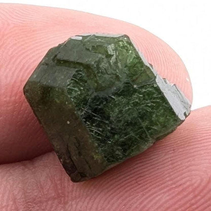 11.48 ct Green Uvite Tourmaline Crystal from Mogok, Myanmar - Natural Tourmaline Gemstone - Burmese Gemstones