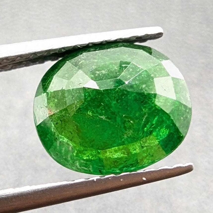 2.99 ct Green Tsavorite Garnet, Oval Cut, Tanzania