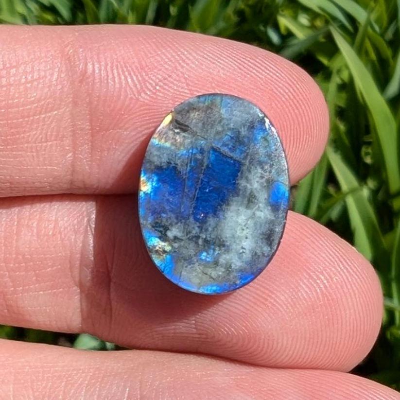 12.56 ct Canadian Labradorite - Old Collection Labradorite from Nain, Canada - Oval Shaped Cabochon - Blue Flash Labradorite - Rare Locality