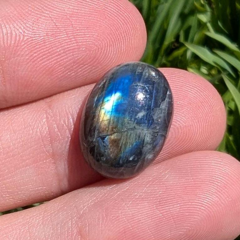 12.56 ct Canadian Labradorite - Old Collection Labradorite from Nain, Canada - Oval Shaped Cabochon - Blue Flash Labradorite - Rare Locality