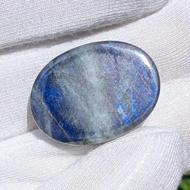 23ct Blue Flash Labradorite Cabochon - Tabor Island, Nain, Labrador, Canada