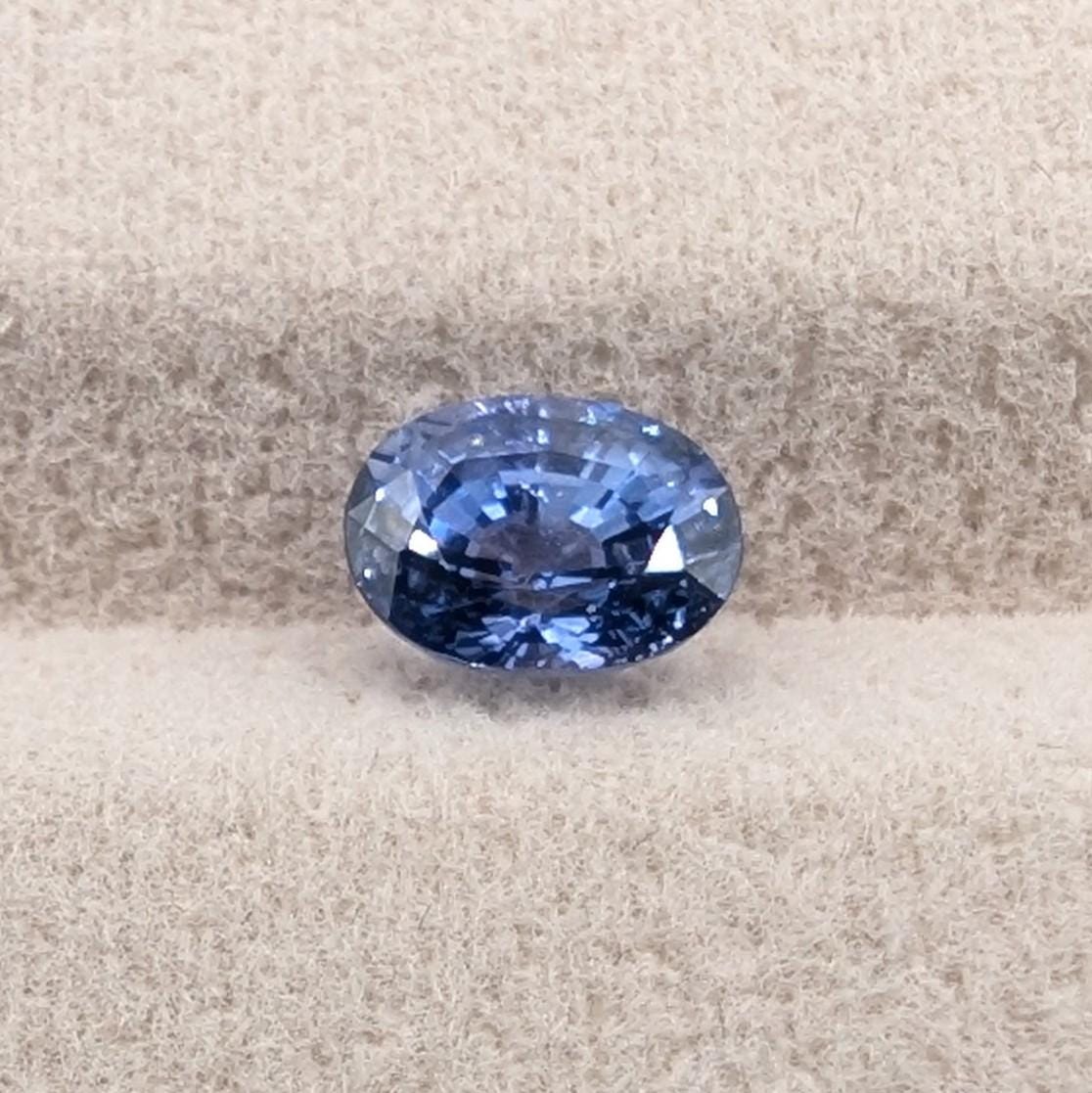 0.92ct Blue Sapphire - Oval Faceted Loose Gemstone from Sri Lanka - Natural Heated Blue Sapphire