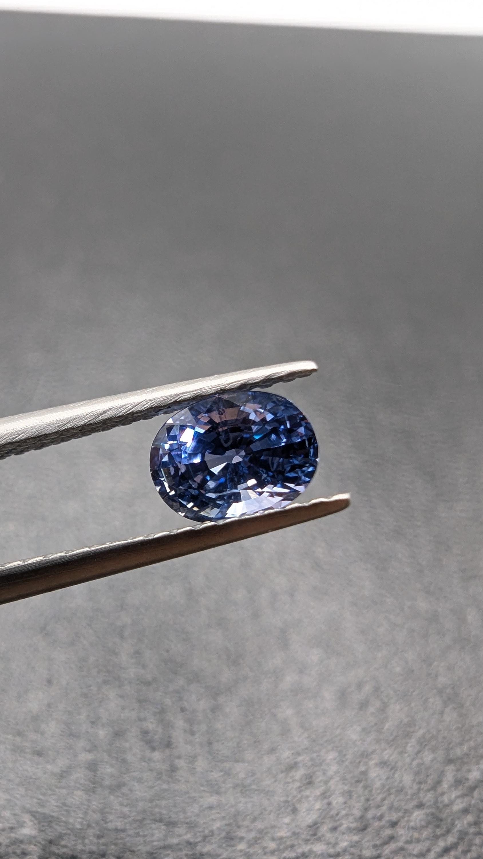 0.92ct Blue Sapphire - Oval Faceted Loose Gemstone from Sri Lanka - Natural Heated Blue Sapphire