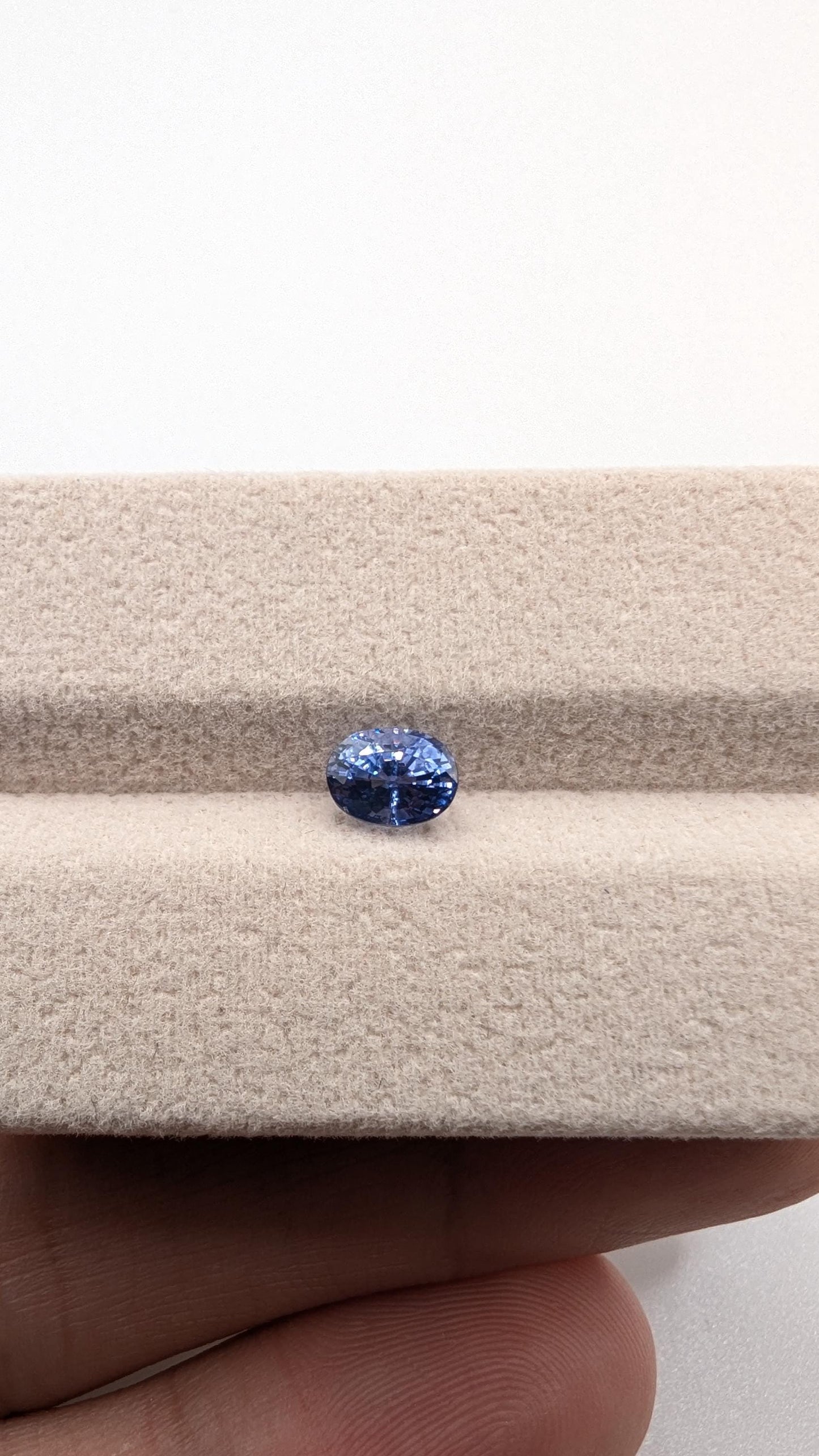 0.92ct Blue Sapphire - Oval Faceted Loose Gemstone from Sri Lanka - Natural Heated Blue Sapphire
