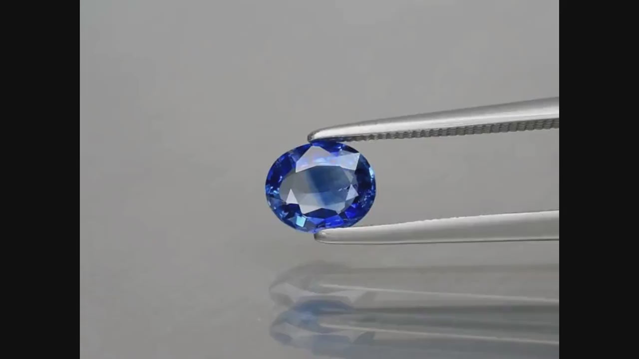 0.82ct VS Heated Blue Ceylon Sapphire - Oval Faceted Sapphire from Ceylon